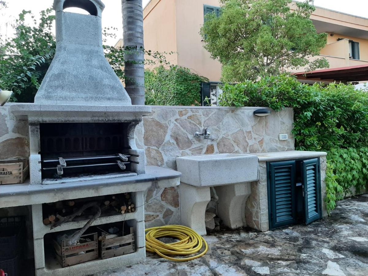 Villetta A Pochi Passi Dal Mare Санта Чезареа Терме Екстериор снимка
